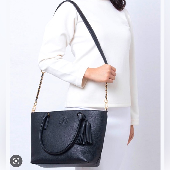 Tory Burch Thea Navy Convertible Shoulder Bag Crossbody $600 Used couple times! - Picture 1 of 15